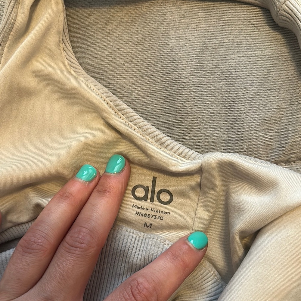 Alo yoga Slit Bra - Picture 10 of 10